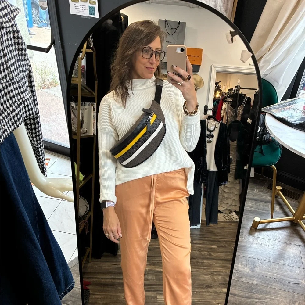 Michael Kors logo print cross pack with yellow detail - Picture 5 of 6